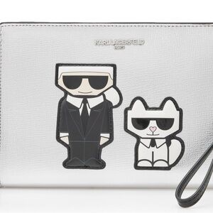 🔥SALESALE🔥NWT Karl Lagerfeld Paris Metallic
Silver Adele Crossbody/Wristlet
Bag